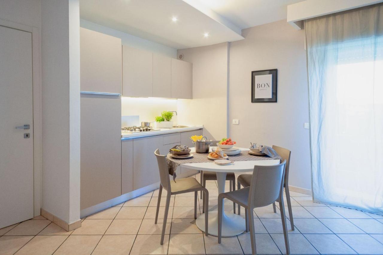Residenza Alma Aparthotel Riccione Luaran gambar