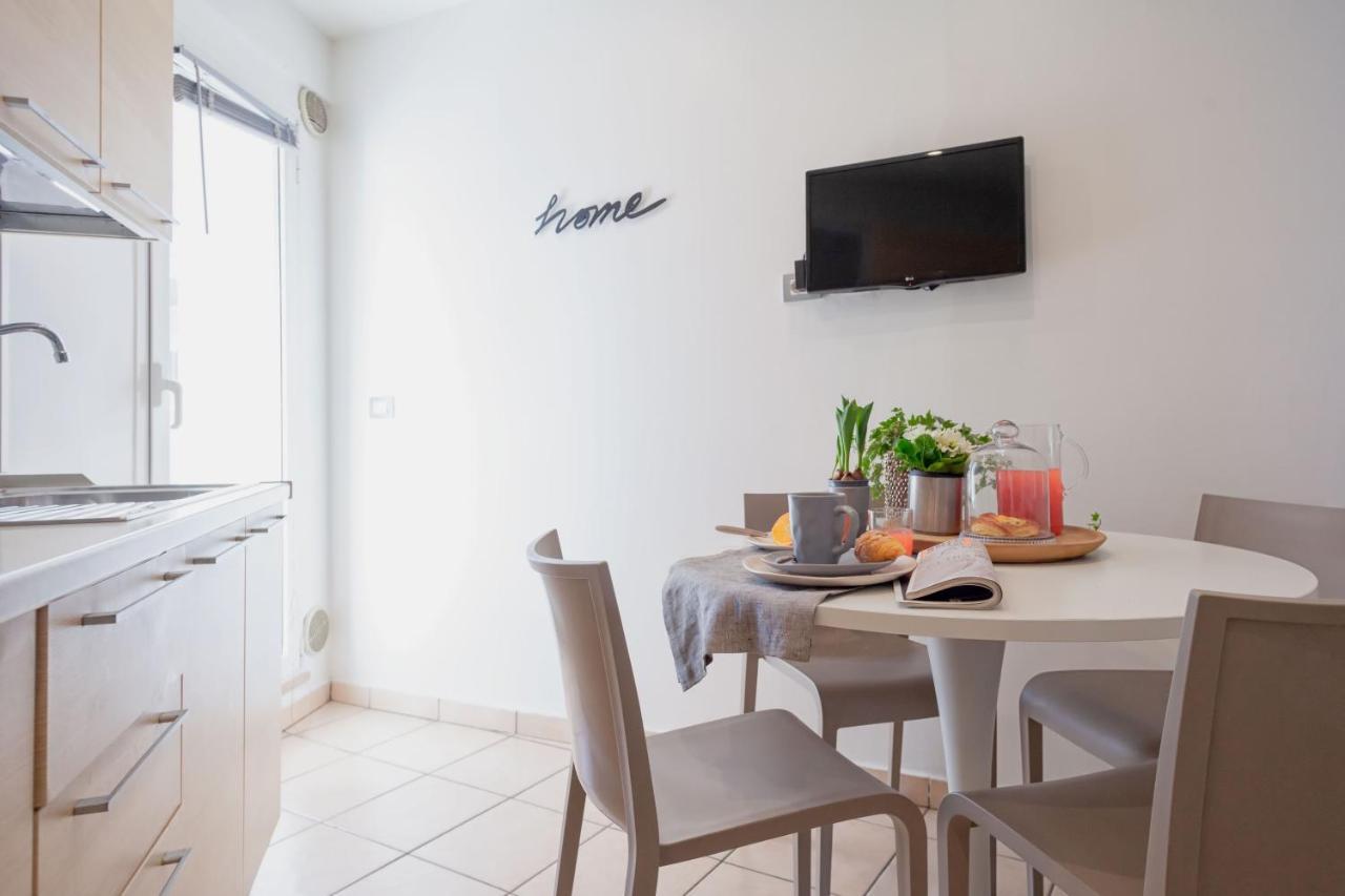 Residenza Alma Aparthotel Riccione Luaran gambar
