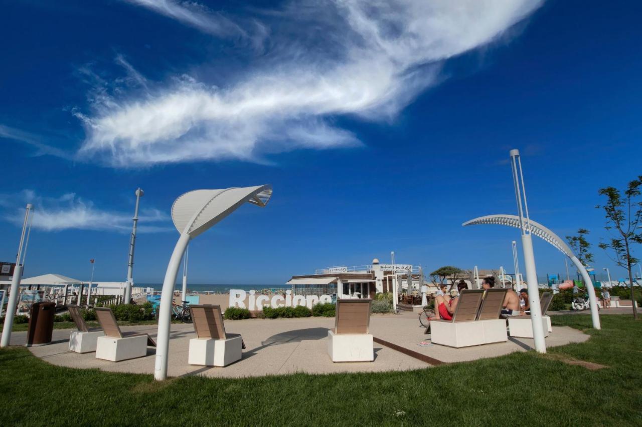 Residenza Alma Aparthotel Riccione Luaran gambar