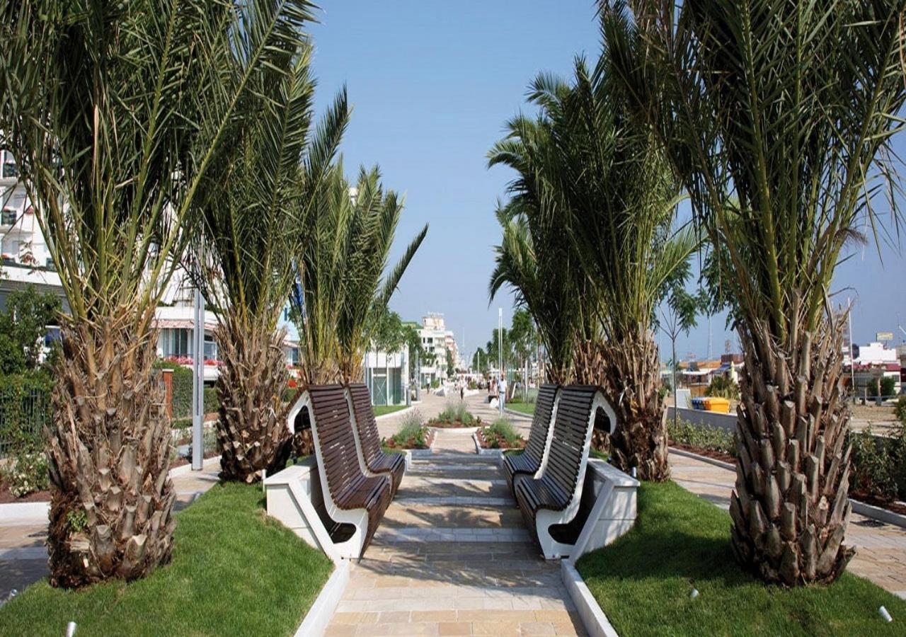 Residenza Alma Aparthotel Riccione Luaran gambar